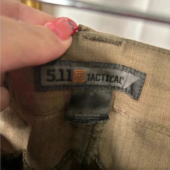 5.11 tactical cargo shorts size 42 men - Picture 4 of 6